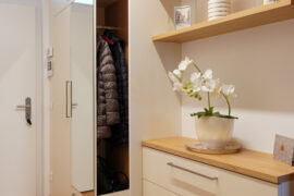 Wohnungseinrichtung in Eiche